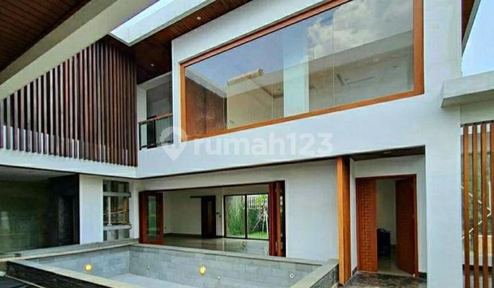 Dijual Rumah Pondok Indah Bergaya Kontemporer Jakarta Selatan