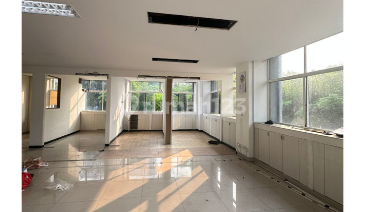 Dijual Gedung Kantor Bentuk Bangunan Hook Menteng Jakpus