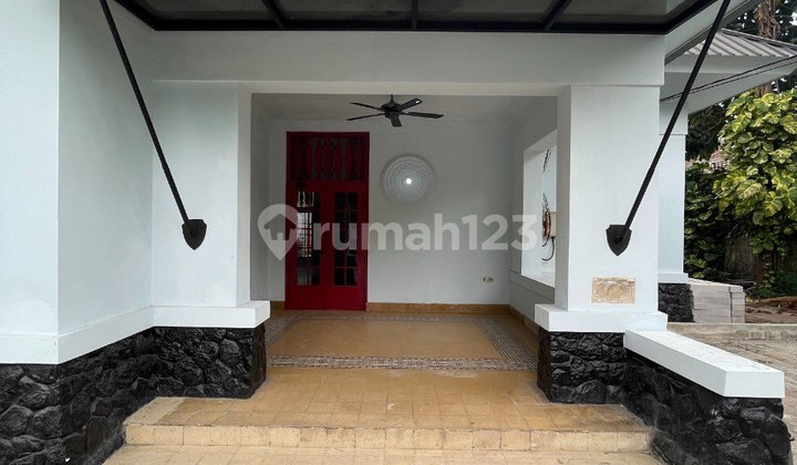 Disewakan Rumah Vintage Colonial House Cocok Untu Resto 2