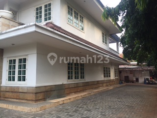 Disewakan Rumah Menteng Cocok untuk Buka Resto Disewakan Rumah Menteng Cocok untuk Buka Resto