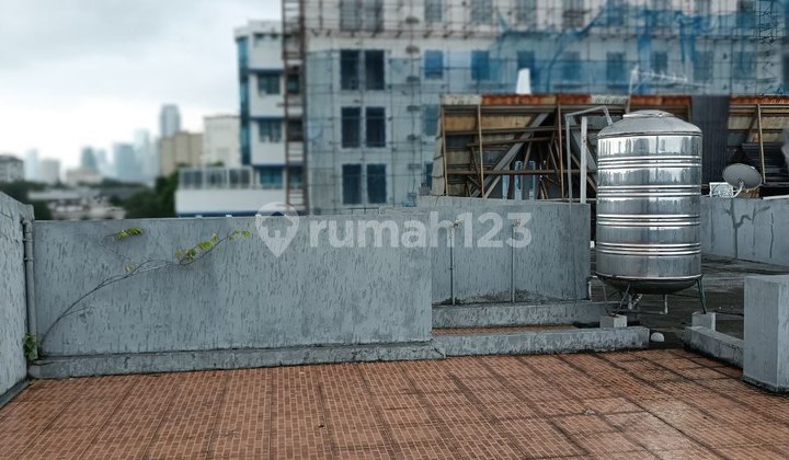For Rent: Shop House in Menteng Area, Cheap, Roadside Position, Central Jakarta 2