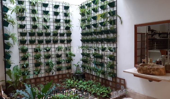 For Rent, Good Menteng Pinggir House, Central Jakarta