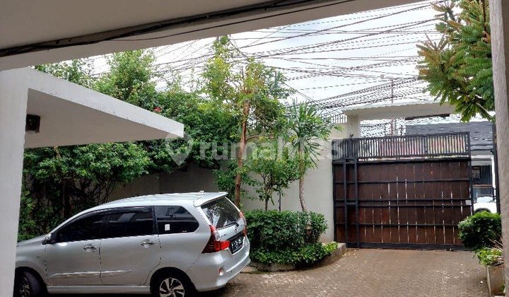 Dijual Rumah untuk Usaha Kantor Area Kebayora Baru Jaksel