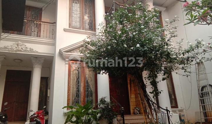 For Rent: House in a Quiet Menteng Area, Central Jakarta For Rent: House in a Quiet Menteng Area, Central Jakarta