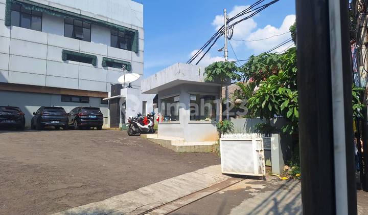 Dijual Gedung Perkantoran Strategis dengan Connecting Bridge