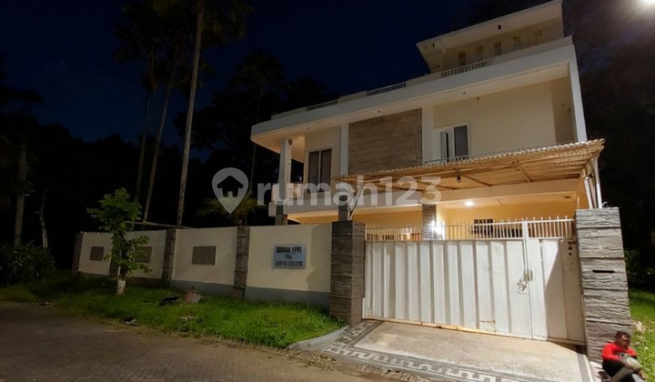 For Sale House Hook Position in Araya Golf Malang