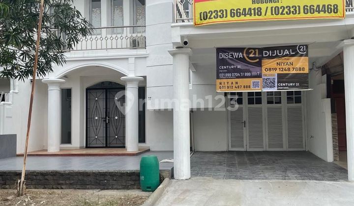 2-Storey House Ready to Occupy, Strategic Location in Lippo Cikarang, Bekasi 2-Storey House Ready to Occupy, Strategic Location in Lippo Cikarang, Bekasi