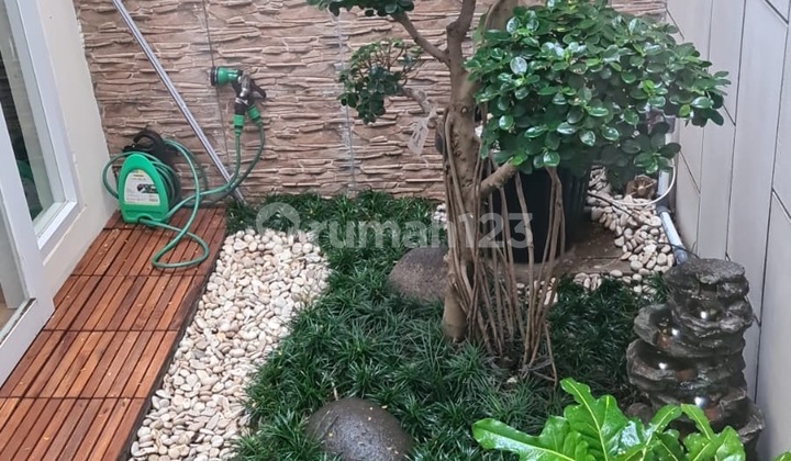 Rumah 2 Lantai Hadap Taman di Cluster Savana Metland Menteng Cakung