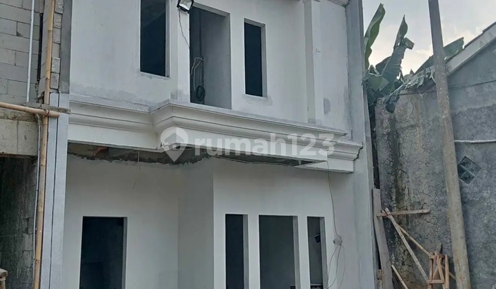 Rumah 2 Lantai Berada di Jalan Cibubur Harjamukti