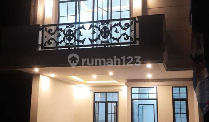 Rumah 2 Lantai Akses Masuk Mobil Ciracas Jakarta Timur