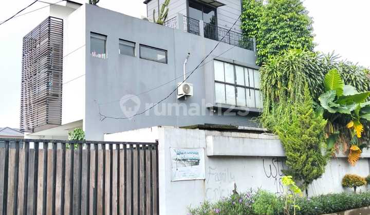 Rumah 2 Lantai Full Funiture Akses 2 Mobil Bonus Kolam Renang