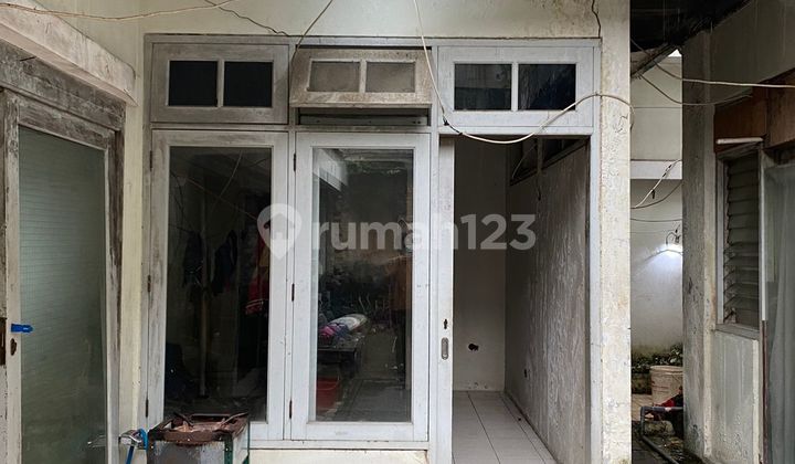 Dijual Rumah Tua Hitung Tanah Posisi Hoek