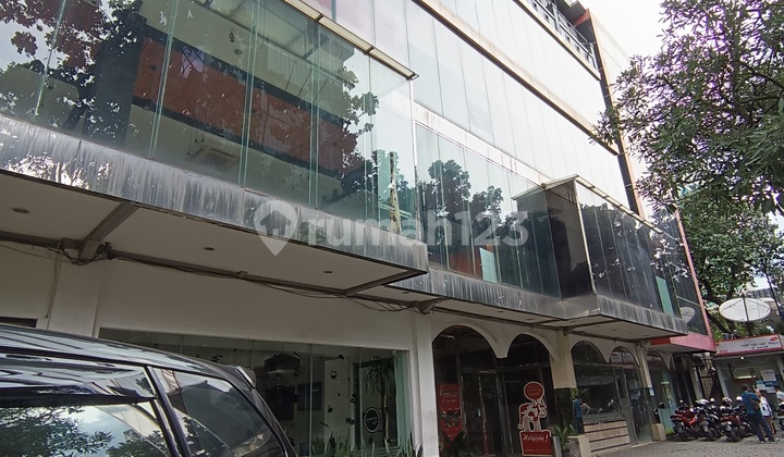 Disewakan Gedung 5 Lantai Area Komersial