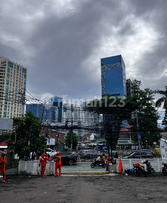 Dijual Gedung Komersial Lokasi Strategis