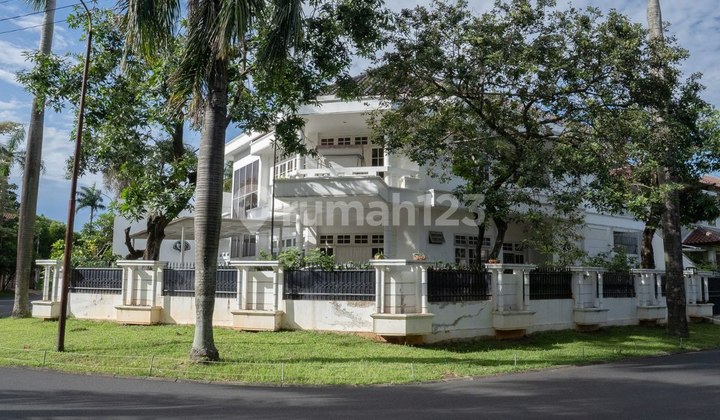 Dijual Rumah Hoek Lingkungan Tenang Pondok Indah