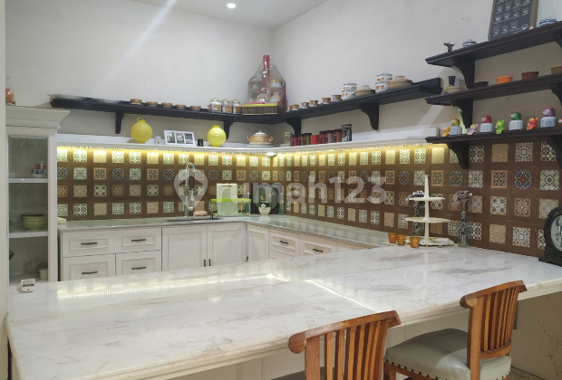 Disewakan Rumah 2 Lantai Lingkungan Nyaman