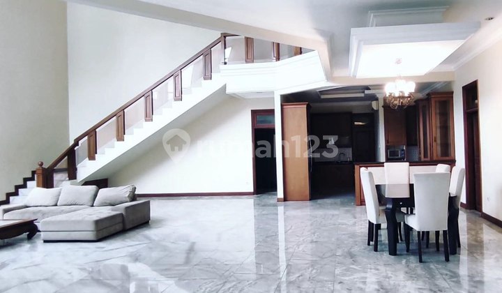 Disewakan Rumah Hunian Cantik di Kemang 2