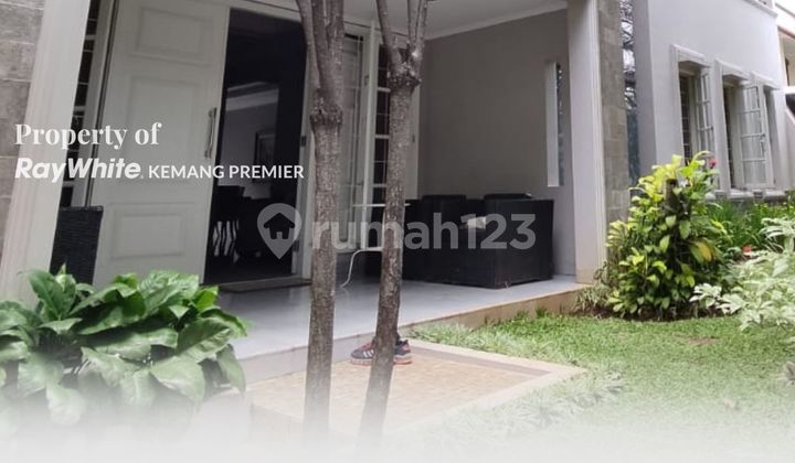 Rumah Asri, Cantik, Terawat di Pejaten Barat