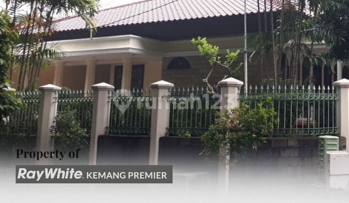 Dibawah NJOP Rumah Lama, Terawat, Lokasi Strategis di Area Mega Kuningan, Rasuna Said