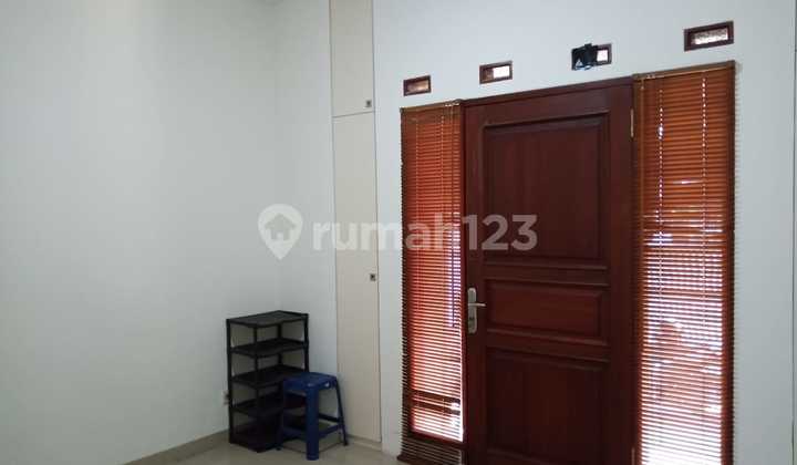 Minimalist House in a Strategic Location at Warung Jati Barat, South Jakarta 2