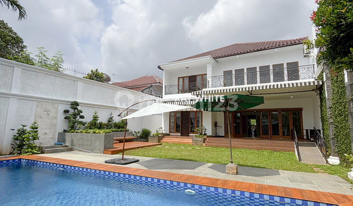 Luxury House Siap Huni, Hanya Selangkah ke Kemang Raya!