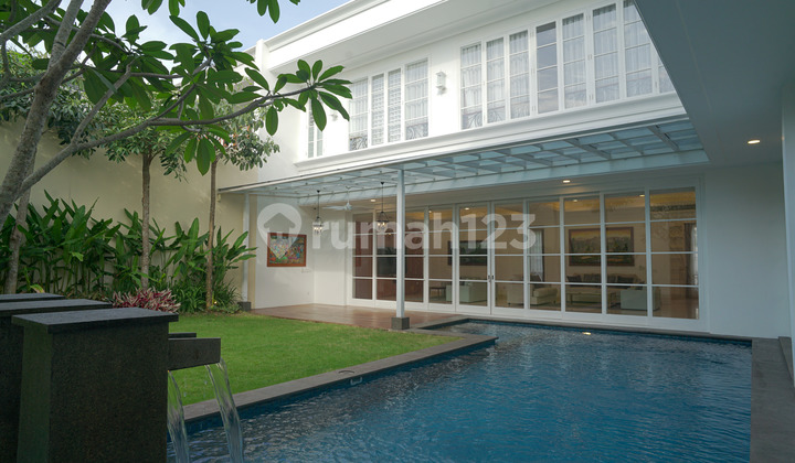 Dijual New Brand House Modern Clasic 7 BR Luas 760M2 Private Pool Kemang, Jakarta Selatan