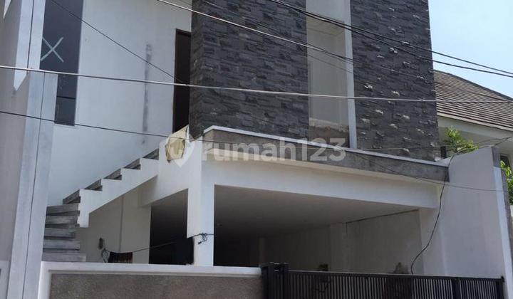 Dijual Cepat Rumah 2 Lantai 4 Br Luas 305 M2 Private Pool Siap Huni Jakarta Selatan