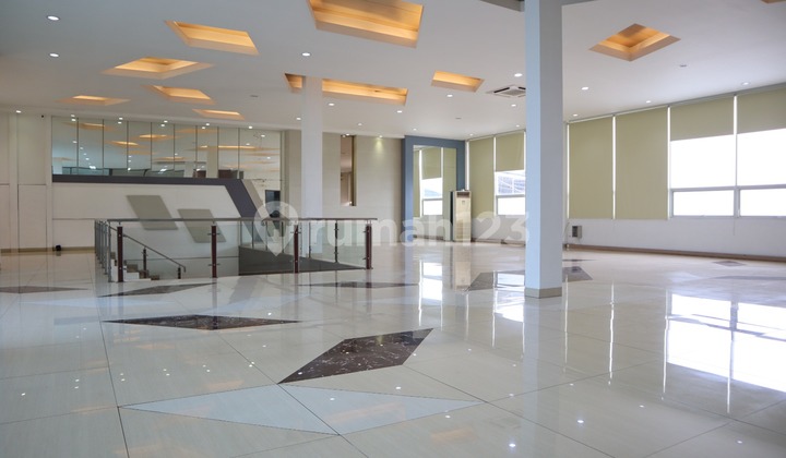 Office in Bkr 320.0 M² Semi Furnished