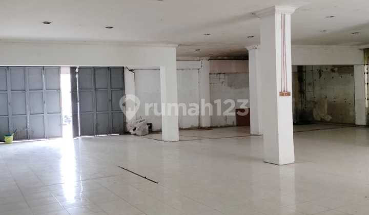 Ruko on Sudirman Street Suitable for Business and Office