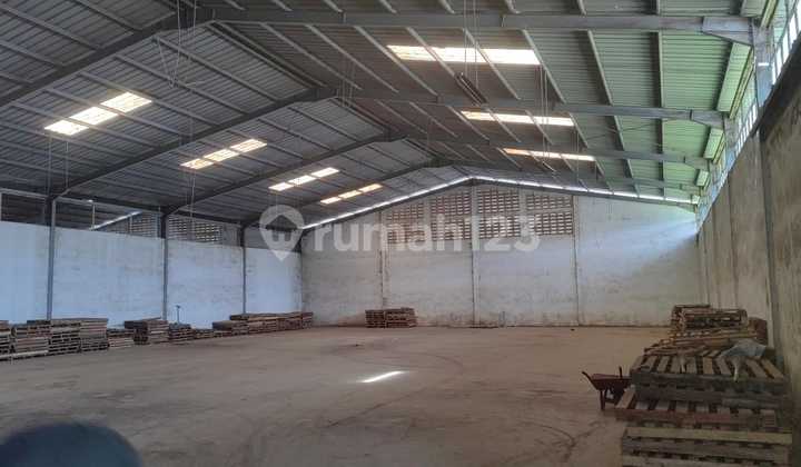 Large Warehouse with Container Access, Spacious Parking in Batujajar Bandung