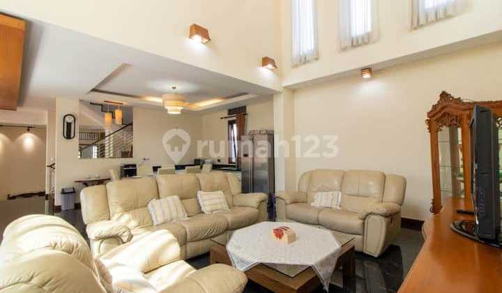 Rumah Bagus Pemandangan Kota