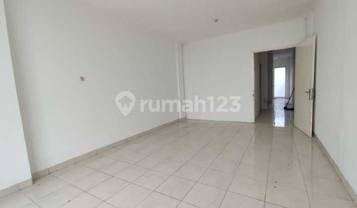 16Aldisewakan Ruko 4X18m2 2 Lantai di Palm Avenue,