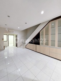 17Aldisewakan : Ruko 5 Lantai di Mutiara Taman Palem, Cengkareng