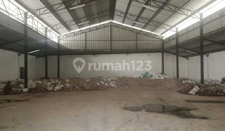 28Aldisewakan/Di Jualgudang Kav Dprshmhadap Jalan Utama