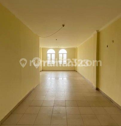 20 Aldi Rents a Shop House Address: Green Mansion Boulevard, Jakarta 2