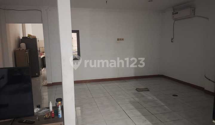 For Rent: 17A House 6x25m² Semi-Furnished in Muara Karang 1