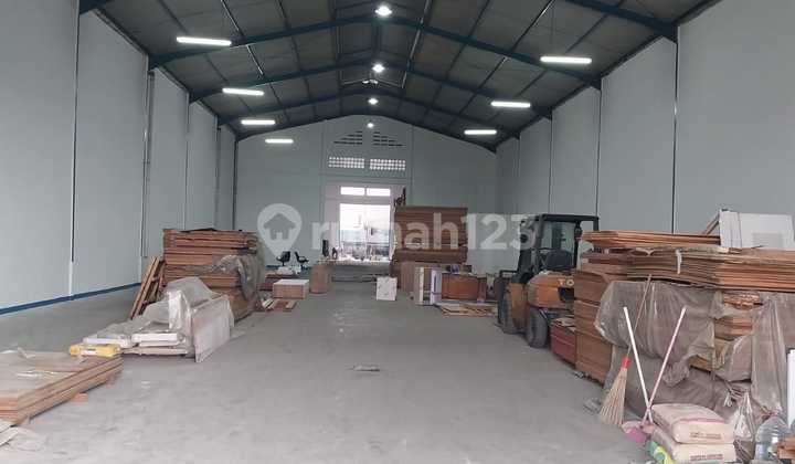 7Al Disewakan Gudang Siap Pakai dan Baru Renov Luas 950M2 7Al Disewakan Gudang Siap Pakai dan Baru Renov Luas 950M2