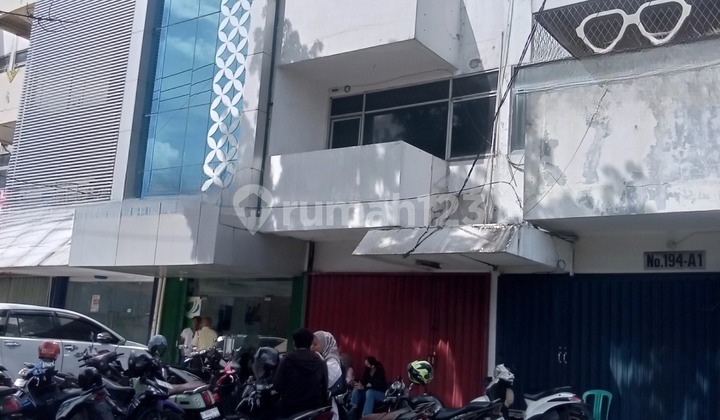 For Rent 3-Story Shop House in Kebayoran Lama Commercial Area For Rent 3-Story Shop House in Kebayoran Lama Commercial Area