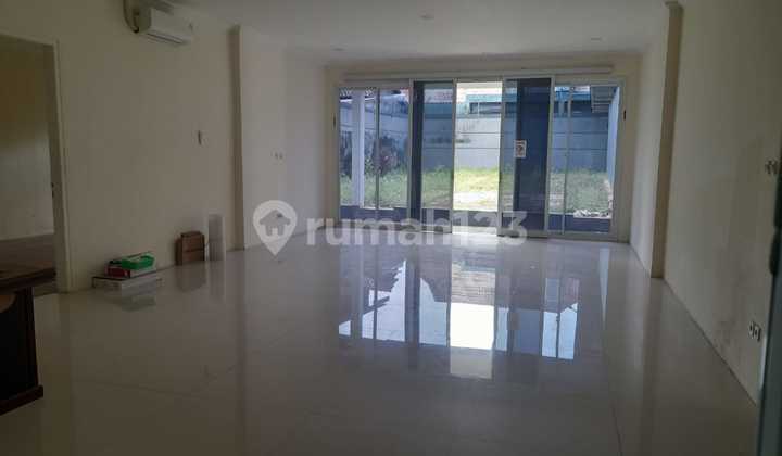 For Rent Large House with Spacious Parking in Cinere Limo 2