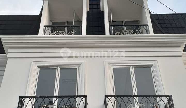 For Rent Spacious 3-Story House Suitable for Office 2