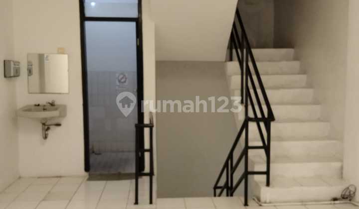 For Rent 3-Story Shophouse in Ciputat Commercial Area