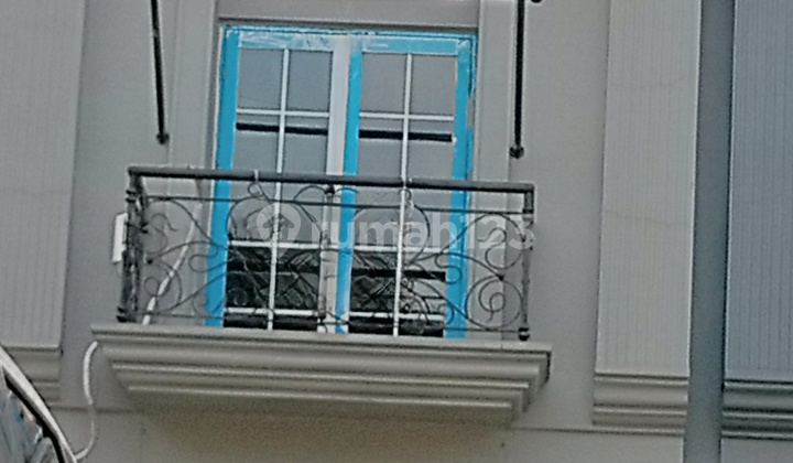 For Rent 2-Story Shop House in Joglo Commercial Area 2