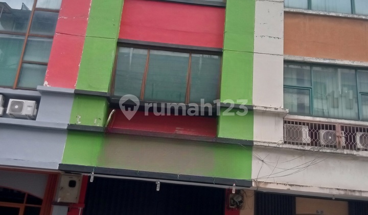 Disewakan Ruko 4 Lantai di Area Komersil Fatmawatie Disewakan Ruko 4 Lantai di Area Komersil Fatmawatie
