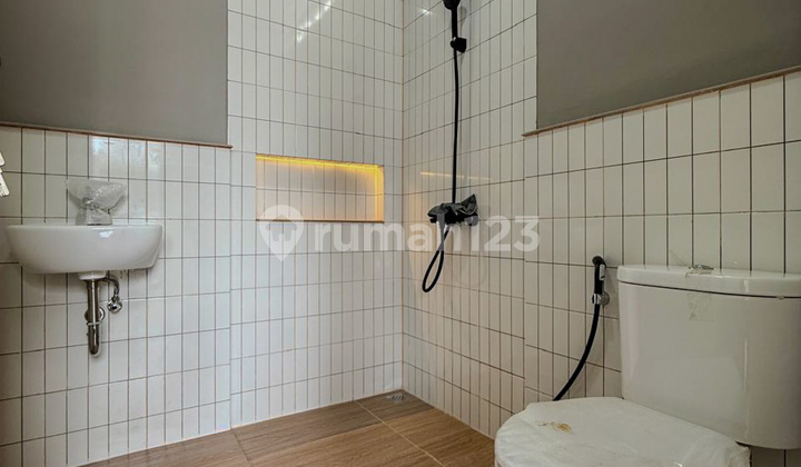 House in Nusa Loka BSD City with Easy Access to Ciater Vireya Tanakayu 2