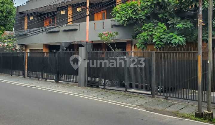 Aset Premium Rumah Mewah Siap Huni untuk Showroom, Kantor, Hunian & Investasi