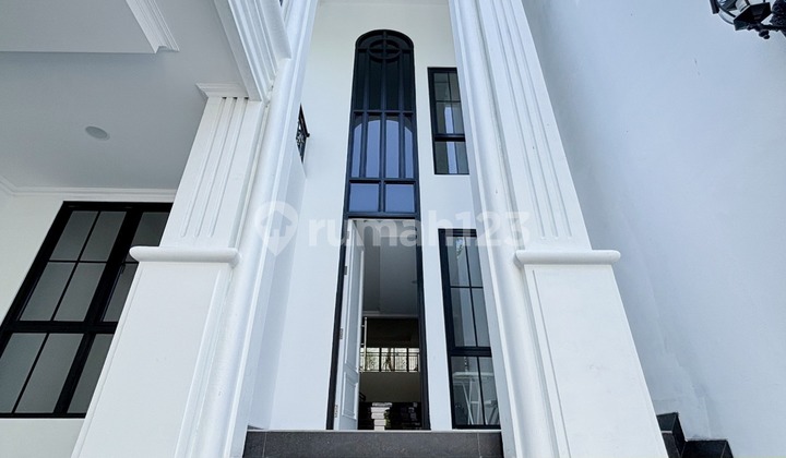 Brand New House American Classic Lokasi Strategis di Bintaro, Tangerang Selatan