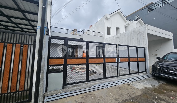 Comfortable 2-Bedroom Residence, Concrete Road & Tidy Neighborhood