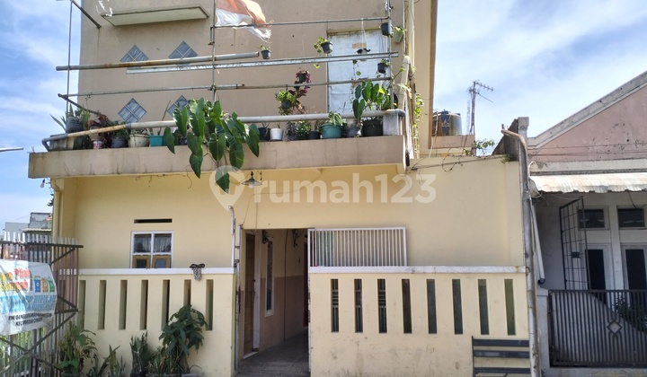 Active 9-Door Rental House in Ujungberung, Land Area 196M² 2