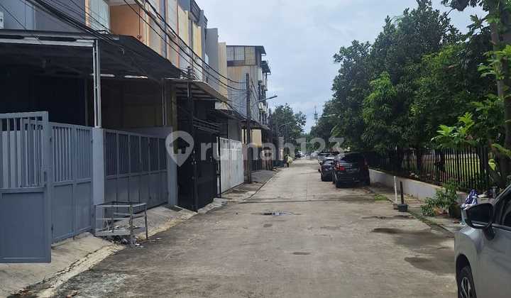 For Rent Corner Shop House in Taman Ratu 3 Floors 2