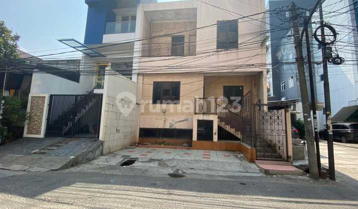 Dijual Rumah di Jalan Mangga bisa untuk Usaha Jalan Besar